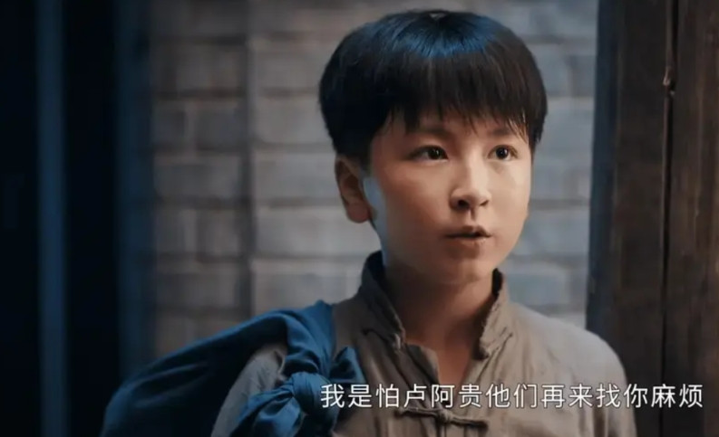 对《灼灼韶华》的编剧有点意见，但编剧的锅别让演员背。剧中运用了太多现代元素，年