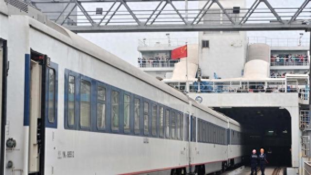 受海上大风影响, 海南明日进出岛列车全部停运