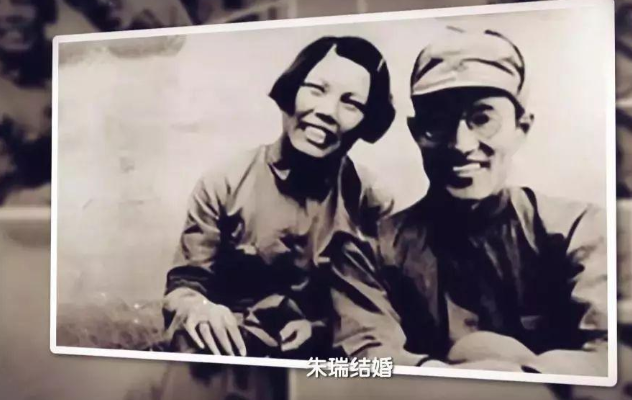 血乳交融的母爱绝唱：抗日女杰陈若克狱中咬指饲婴，血色黎明下的生死抉择