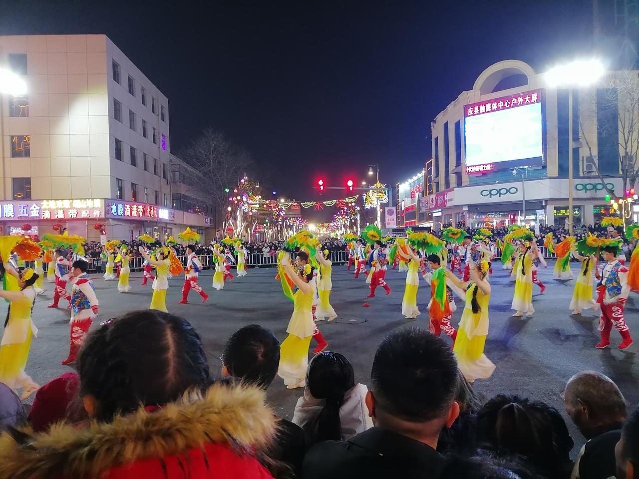 感恩先烈，致敬先烈！2026年元宵佳节，咱中国人正阖家团圆，吃着汤圆、赏着花灯