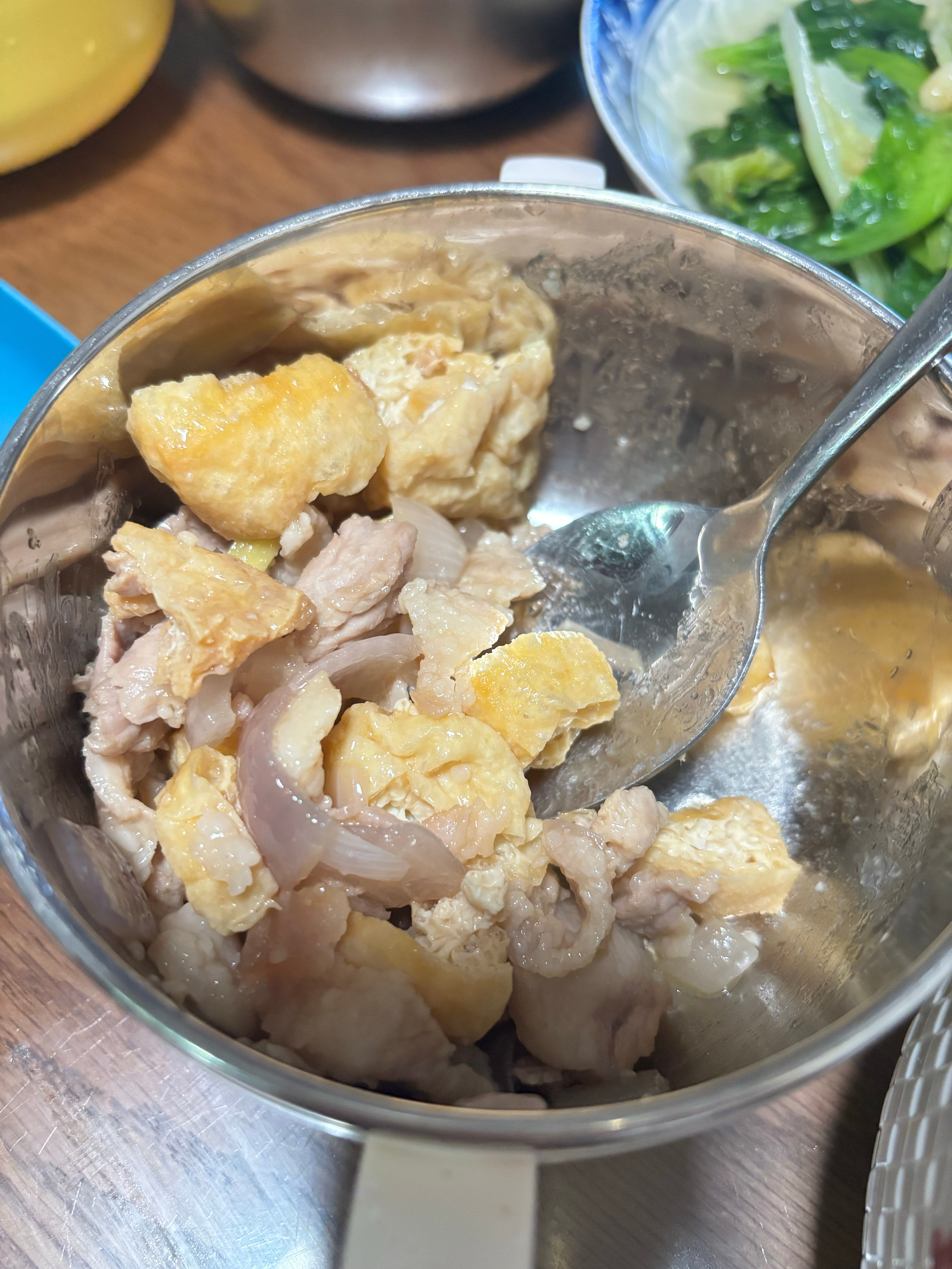麦当劳汉堡缩小比例这些都是减低成本的方法，企业是要活着的；虽然现在的食品工业化了
