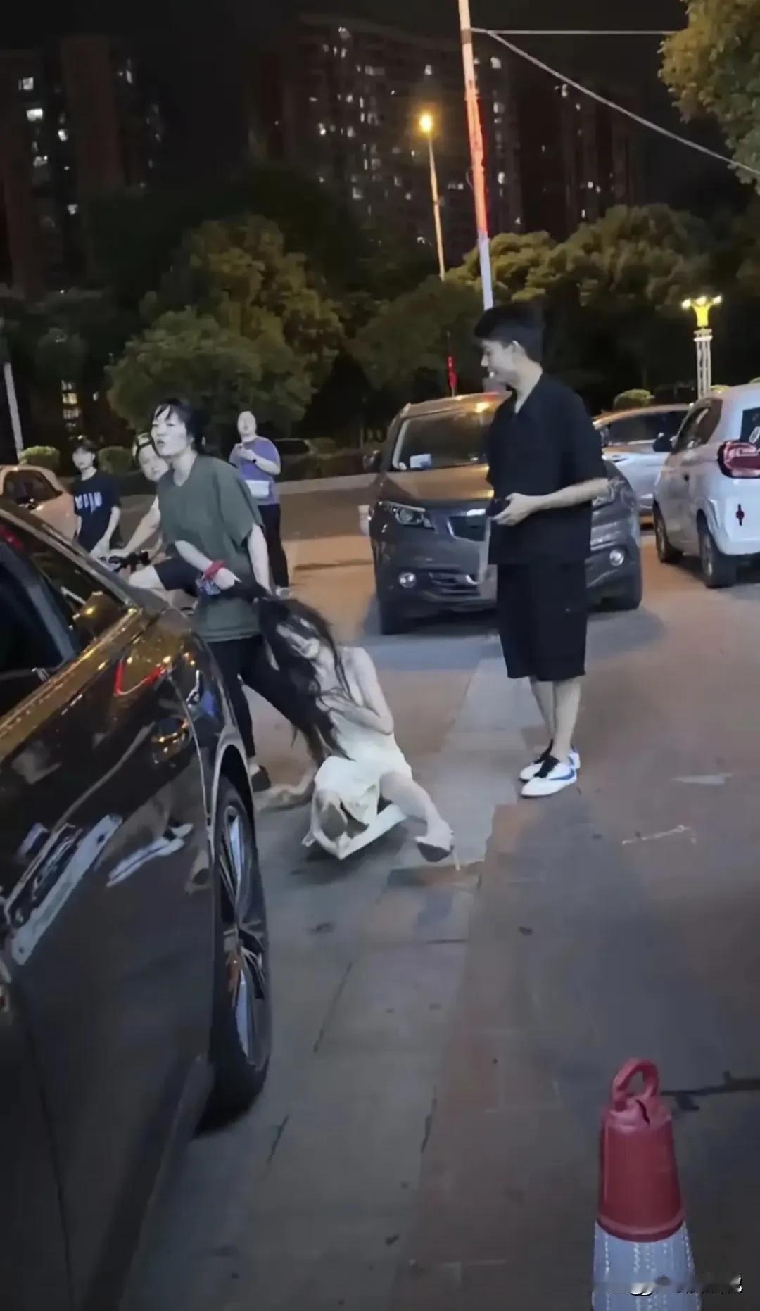 事实证明，小三是不敢跟原配打的！[哭哭]