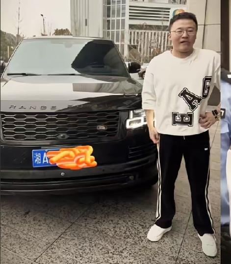 廖景芳在湖南租车照片，长沙车牌，一身休闲服与宣判时穿扮很像，网传本人身份证，显示