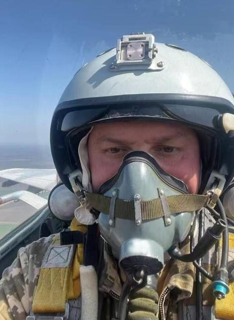 乌克兰这回算是彻底明白了，又掉进俄军的圈套了！他们发现一架俄军苏34战斗轰炸机正