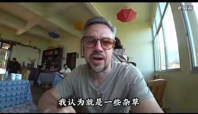 西班牙博主来中国旅行，全程带着偏见狂喷，简直是自带滤镜来找茬！从高铁餐饮