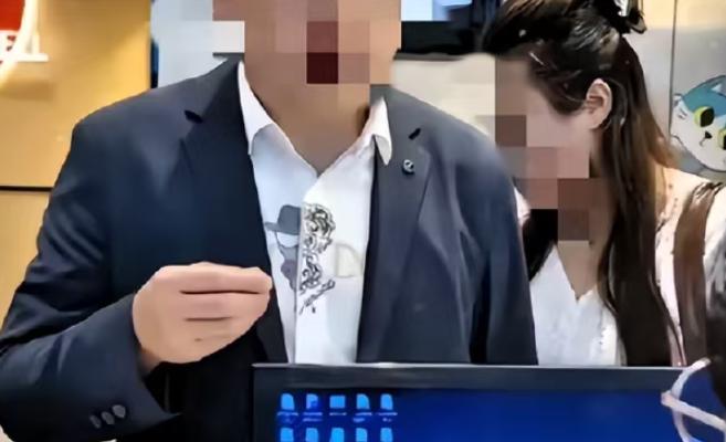 山东济南，一对男女现身酒店准备开房，因拒不出示身份证实名登记，与前台发生争执。同