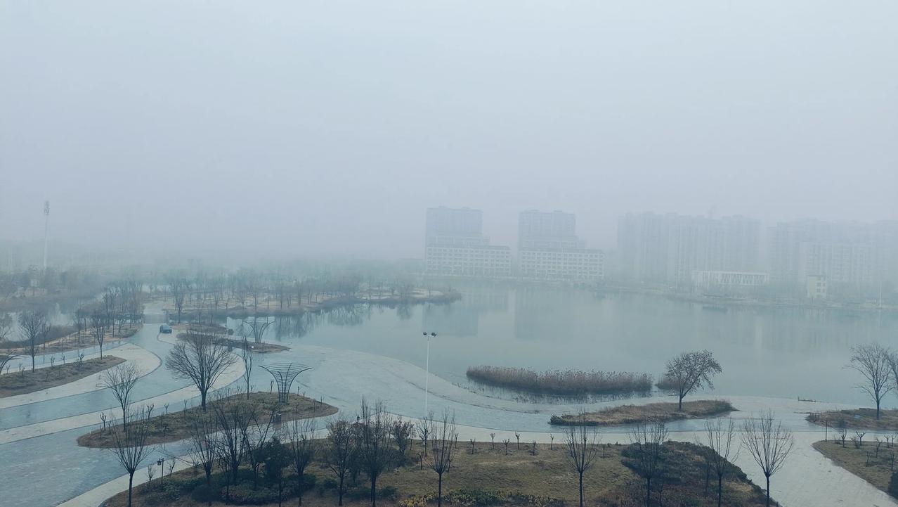 人人上高中即将成为现实,但取消中考不可能。最近的成都和上海进行12年贯通教育试
