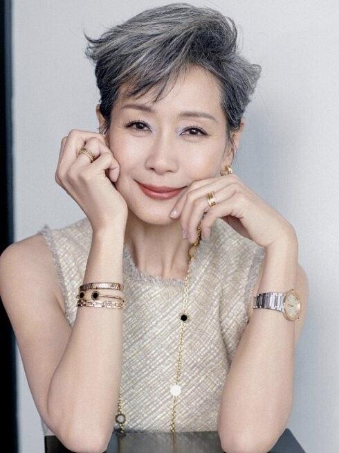 叶童的冻龄秘诀是什么?说“冻龄”其实有点捧过了。无论是前几年春晚她上台演唱，还