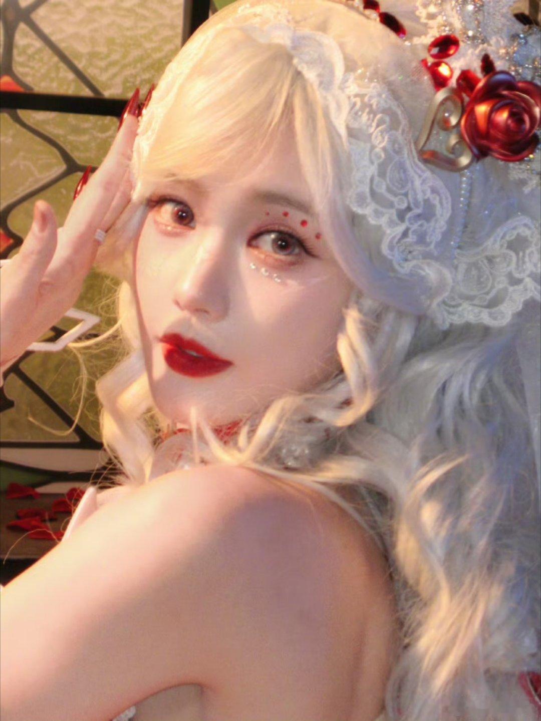 李一桐真CG建模脸一直觉得李一桐是那种甜妹长相，没想到她居然能把这种难驾驭的造型