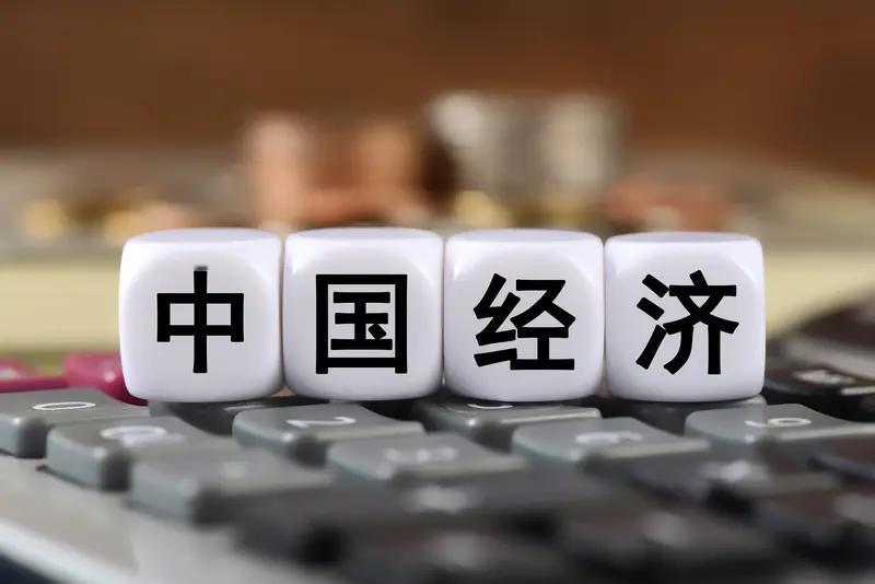 中国2025年前11个月货物贸易顺差达约1.08万亿美元，突破万亿美元大关，这意