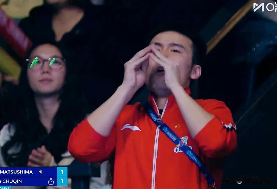 这次王楚钦夺冠！牛冠凯必须记一功！我觉得牛冠凯的服务太好了，牛牛和大头从小
