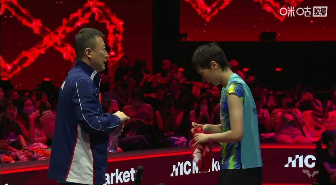 中韩女单1/8决赛，正在进行中！第一局，中局6平，局末9平！然后爆分，王曼