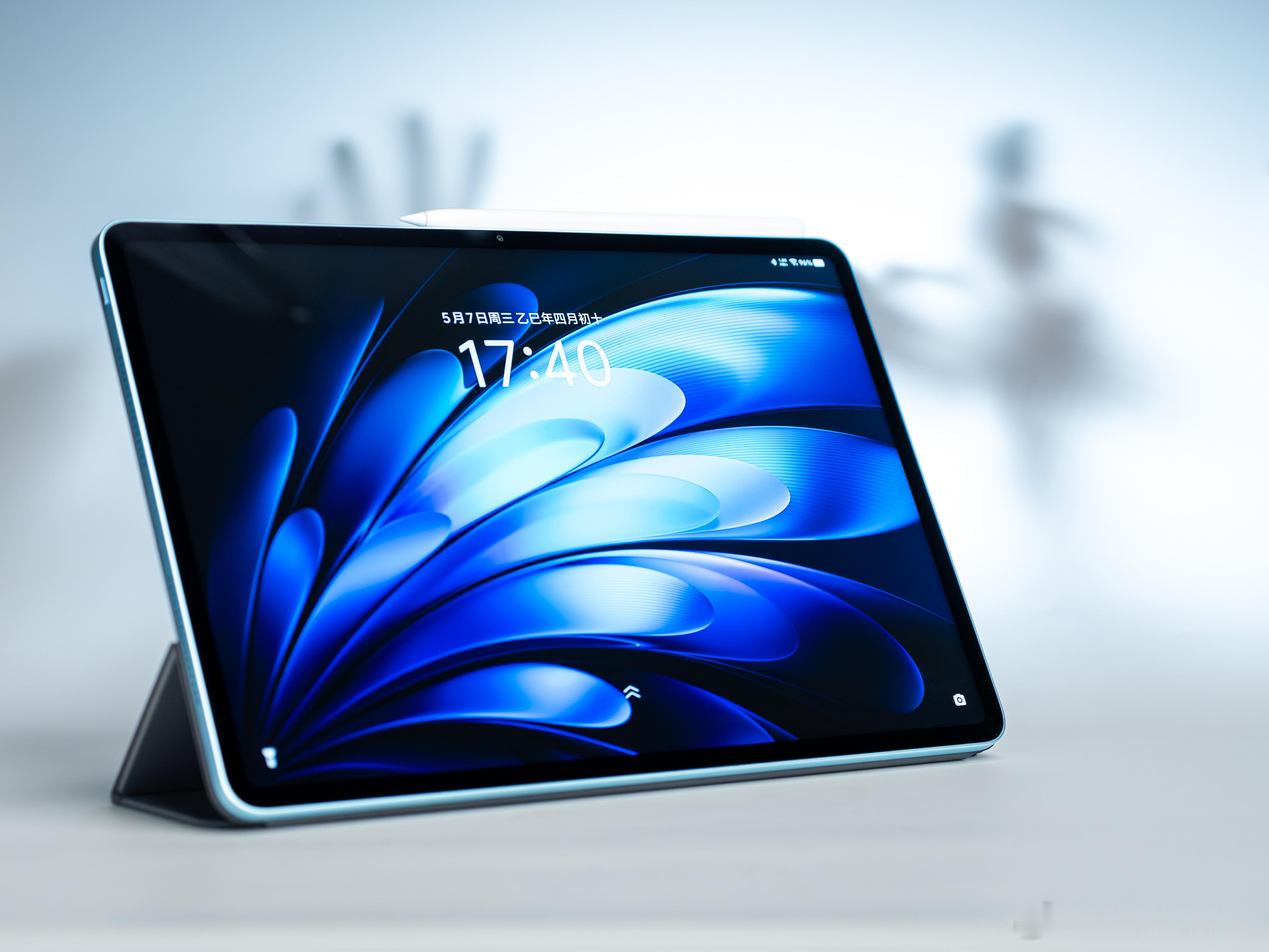 最近用了阵子vivoPad5Pro，如果用一句话来形容的话，那就是“更轻、更
