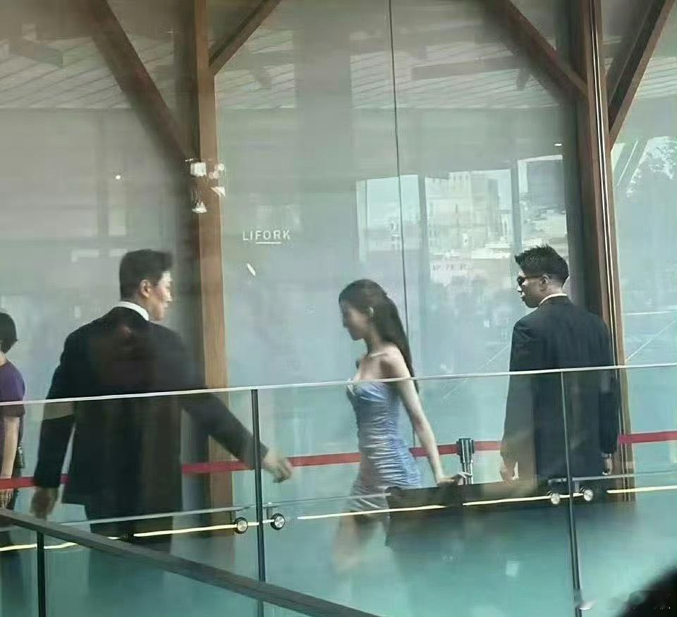 好身材就算隔着100米也有冲击性，这太美了[爱心]​​​
