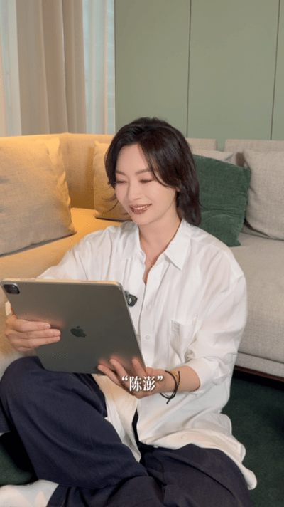 陈数真名叫陈澍吃饭时刷到陈数读旧博客，筷子都忘了动，这慢悠悠的声音，比下饭剧还