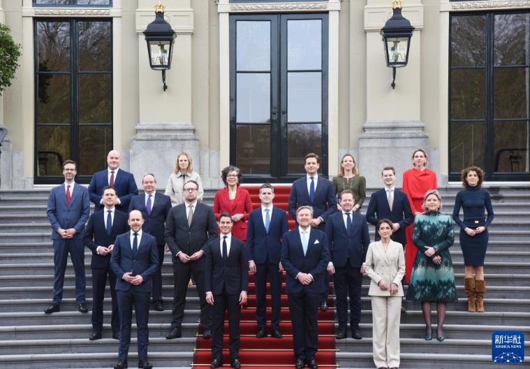 利好中国，荷兰新首相表态！当地时间2月23日，荷兰最年轻的首相罗布·耶滕宣誓就职