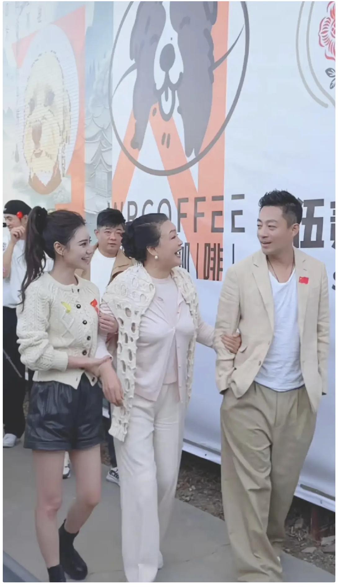 看完汪小菲招待馆长的视频，我姨叹了口气，对我说，汪小菲这人哪都好，除了一点，