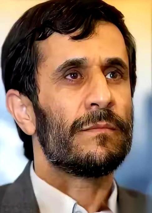 伊朗那个叫内贾德的男人，可能是他们这些年错过得最狠的一个人。他在的时候，话不多