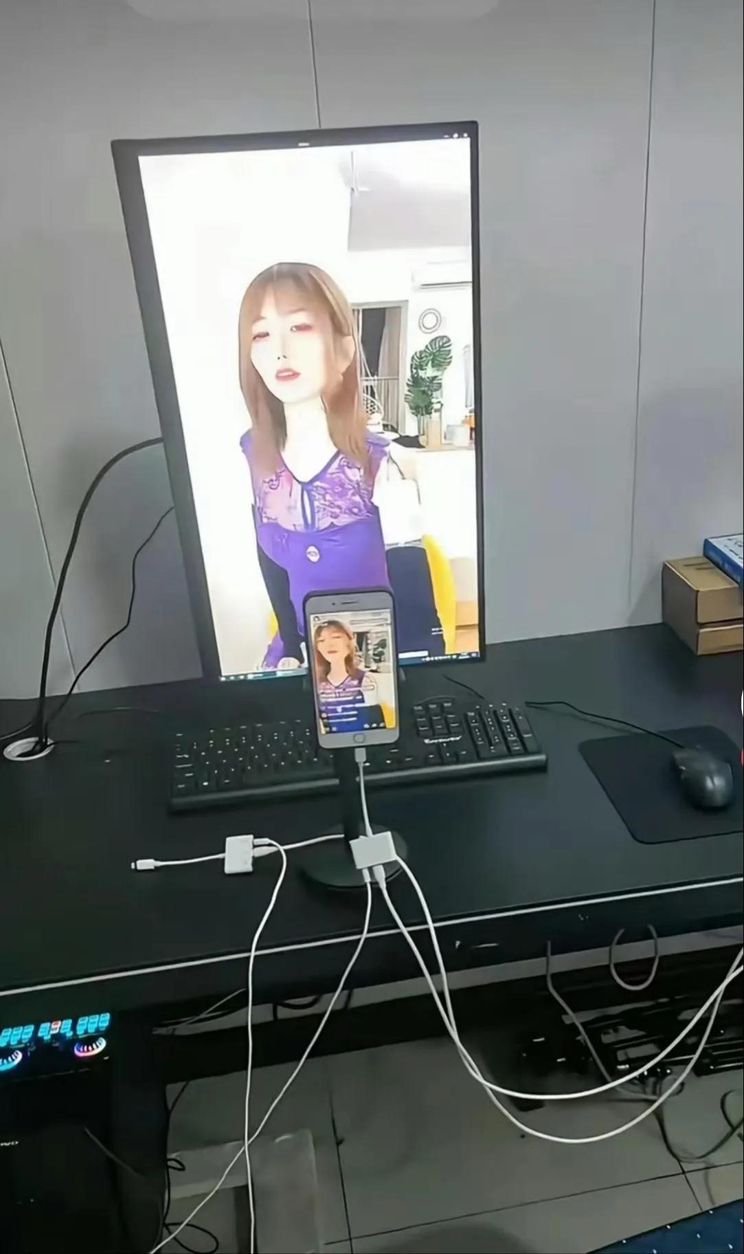 要是榜一大哥看到他的女神是这样，会不会哭晕在厕所？