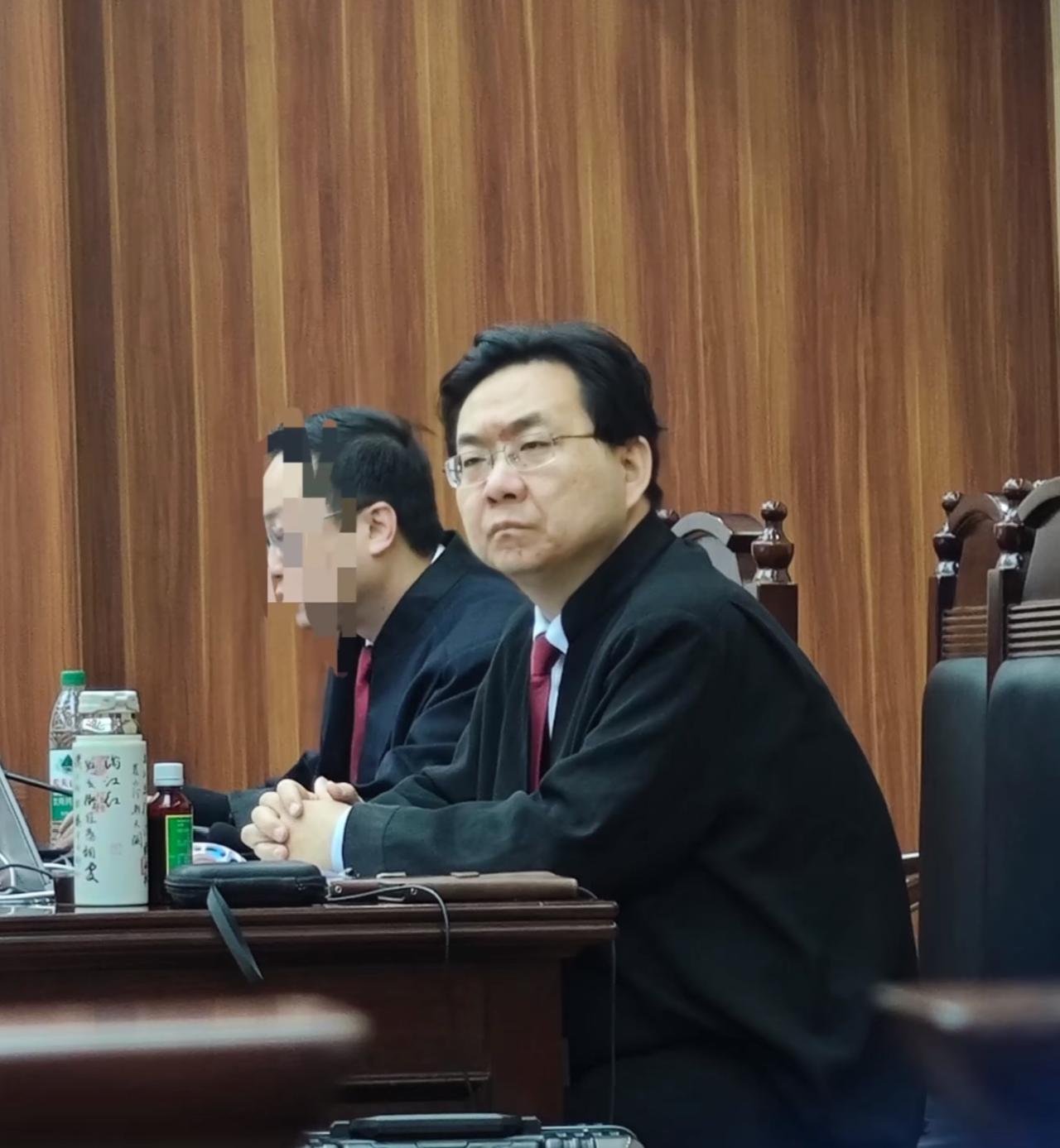 哪来的脸？！金毛要上诉了！臧律师让我们安心。说自己有信心原判。乖乖的