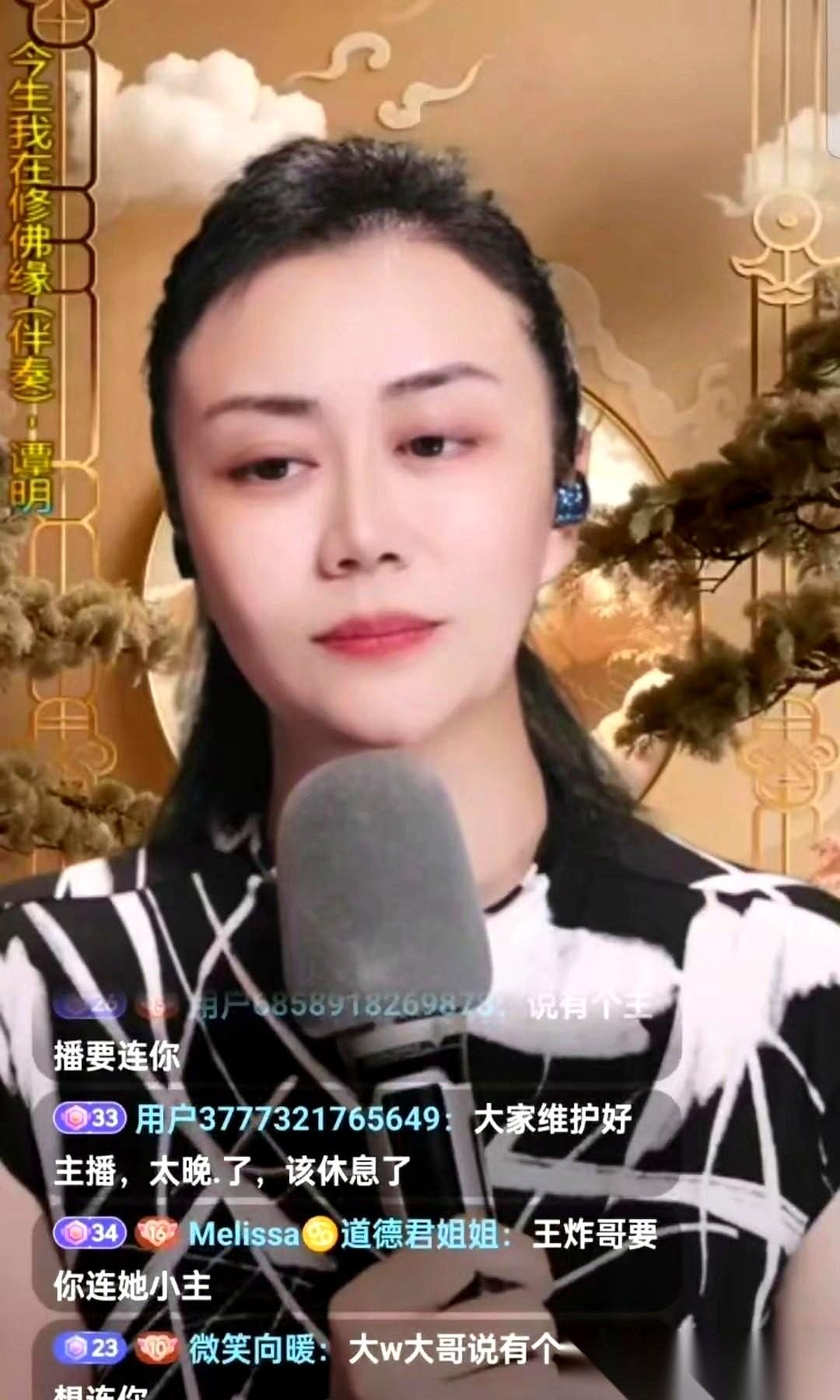 主播孙媛的直播间，熬到半夜一点半，榜一大哥突然摊牌了。前几天，这位大哥顶着“达