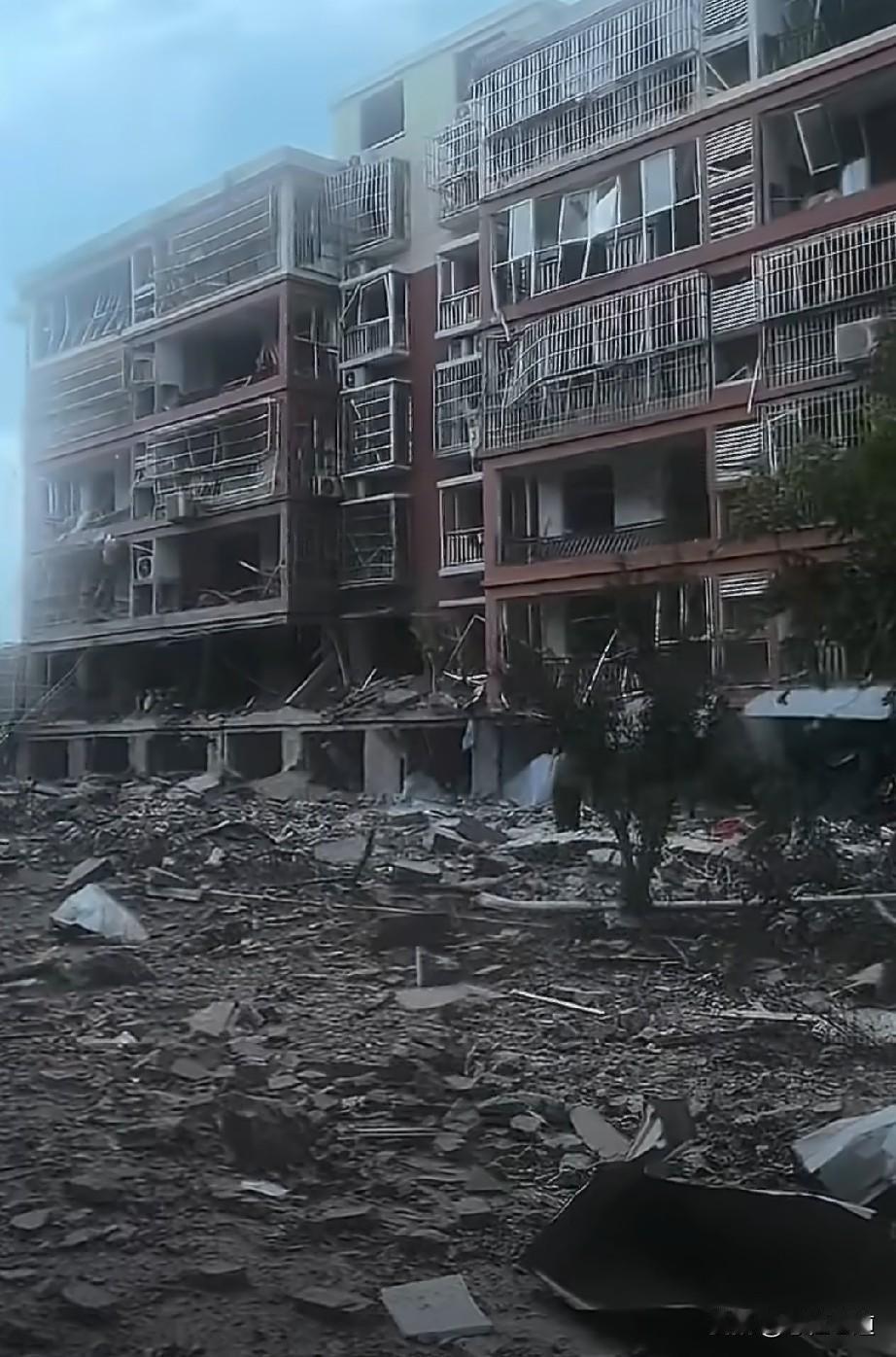 山东临沂通报爆炸事件，不是天然气，已致1死2失联，疑租户非法储存爆炸物引发。看现
