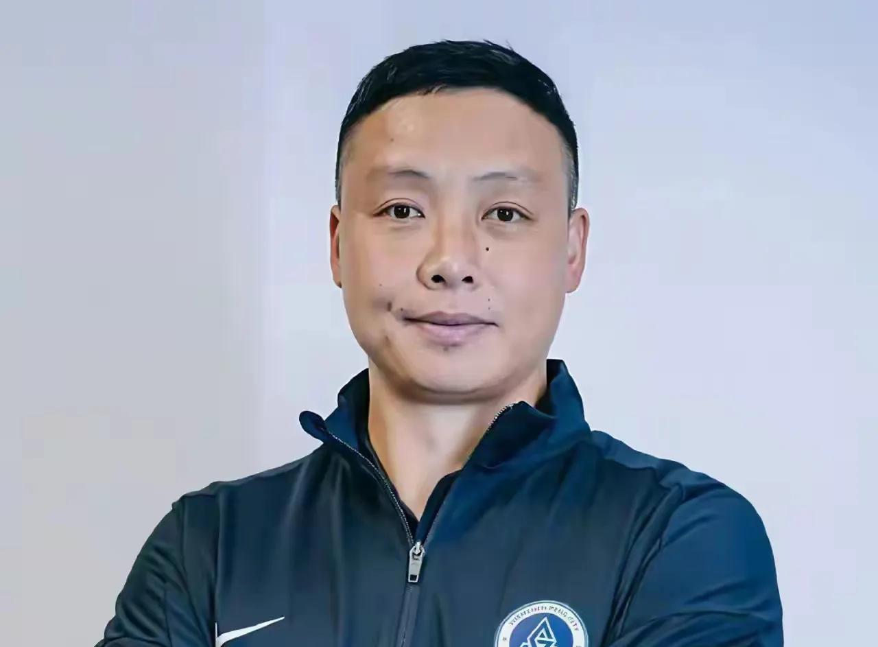 以后估计你在国足教练组见不到陈涛了。有消息传来，陈涛已接任深圳新鹏程主教练一职