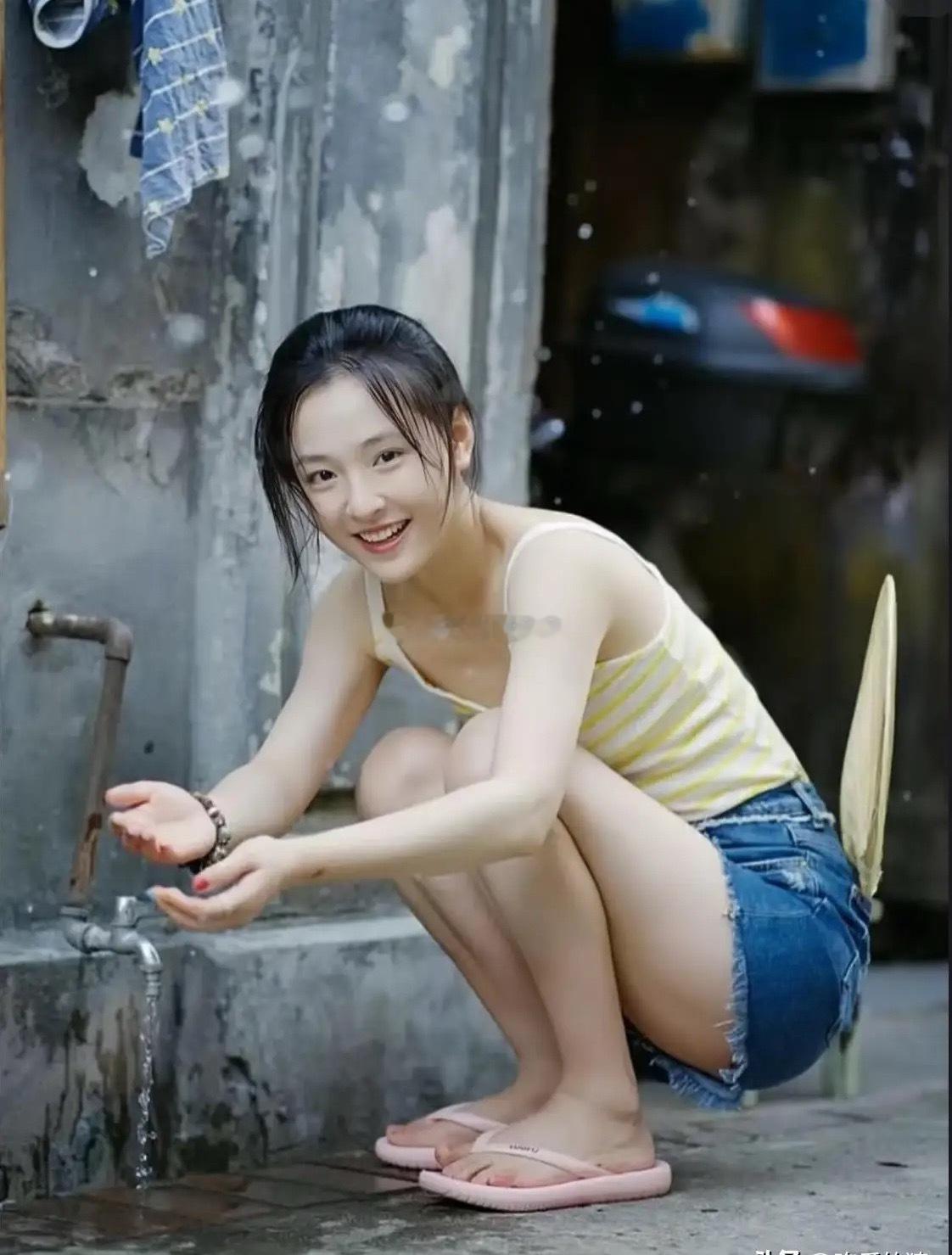 好奇查了下吴倩，不查不知道，一查惊到了！吴倩根本不是什么资源咖，而是从普通家庭走