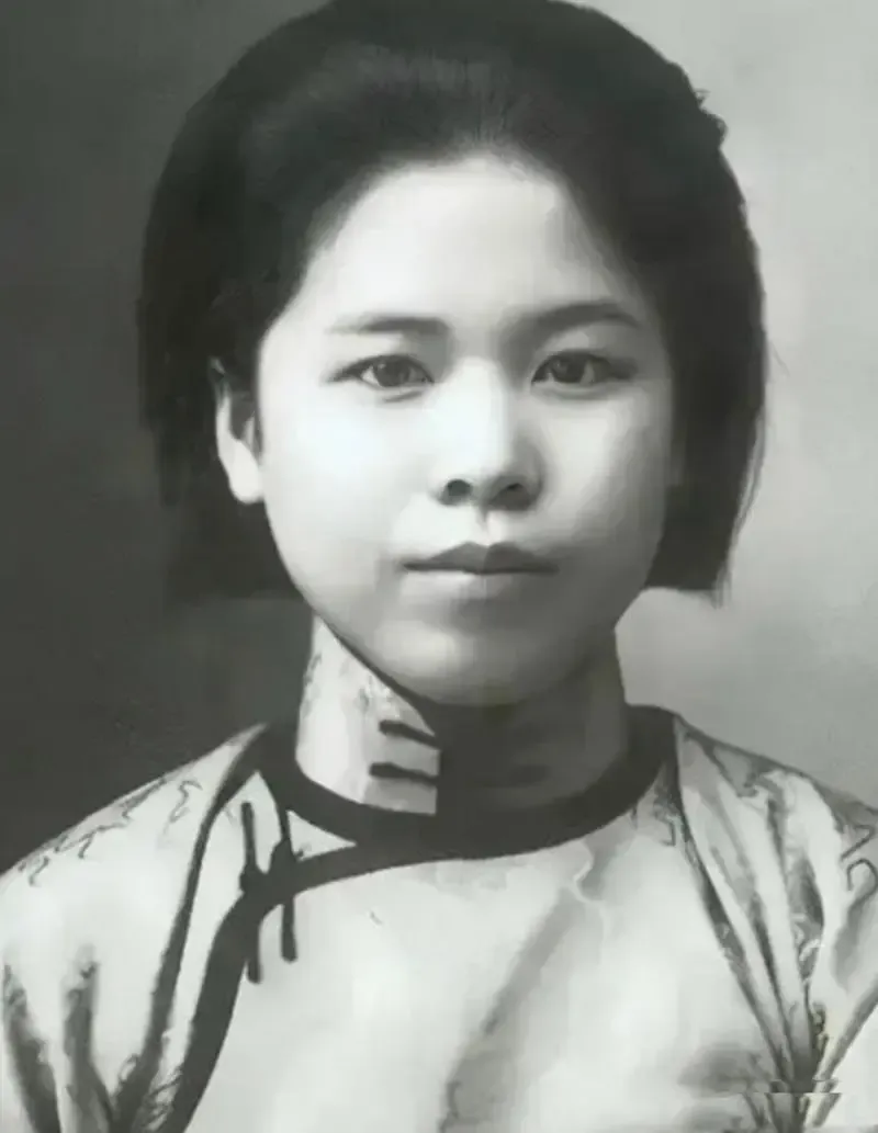 谢葆真是杨虎城的夫人，她比杨虎城小20岁。1928年，15岁的谢葆真嫁给了3