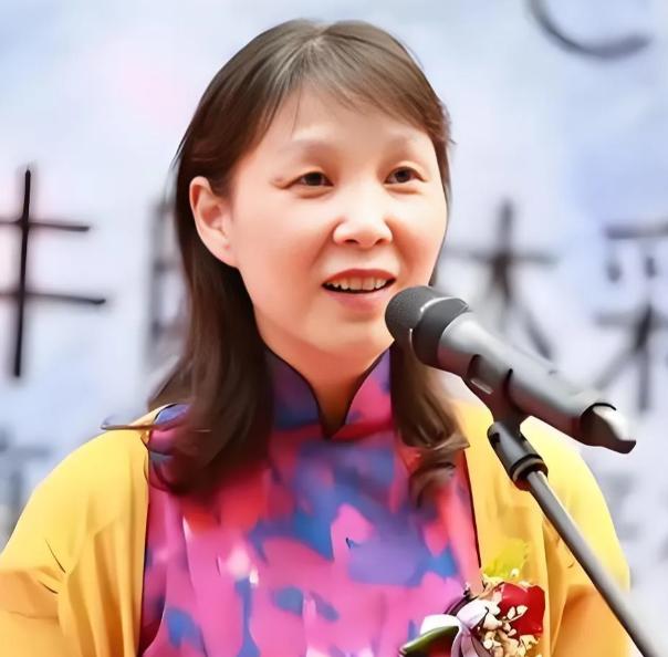 浙大查不到！杜建英学历翻车了？杜建英的学历问题被师兄捅破，浙大压根没有