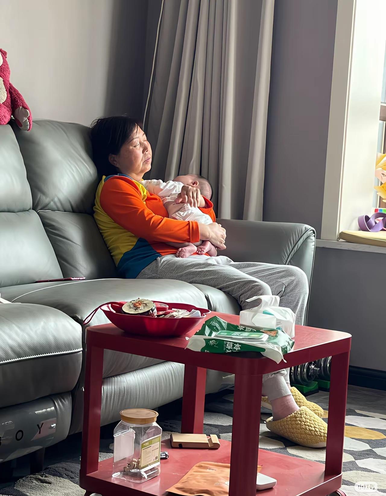 我今年六十四，在儿子家带了五年孙子，昨天听见儿媳的一句话，让我半天没缓过劲来。