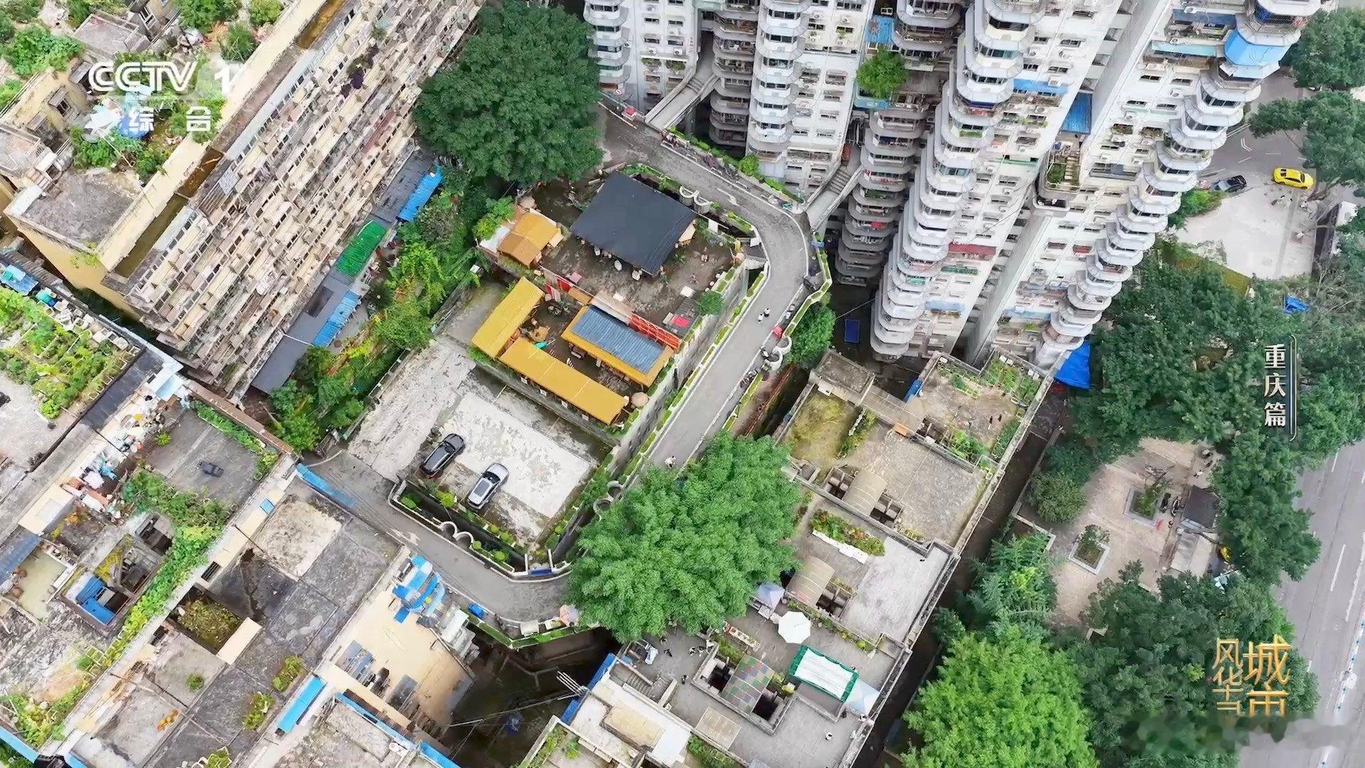 上天入地的山城交通重庆人过江都在天上飞城市风华录山城没有平坦大道，交通顺着山势