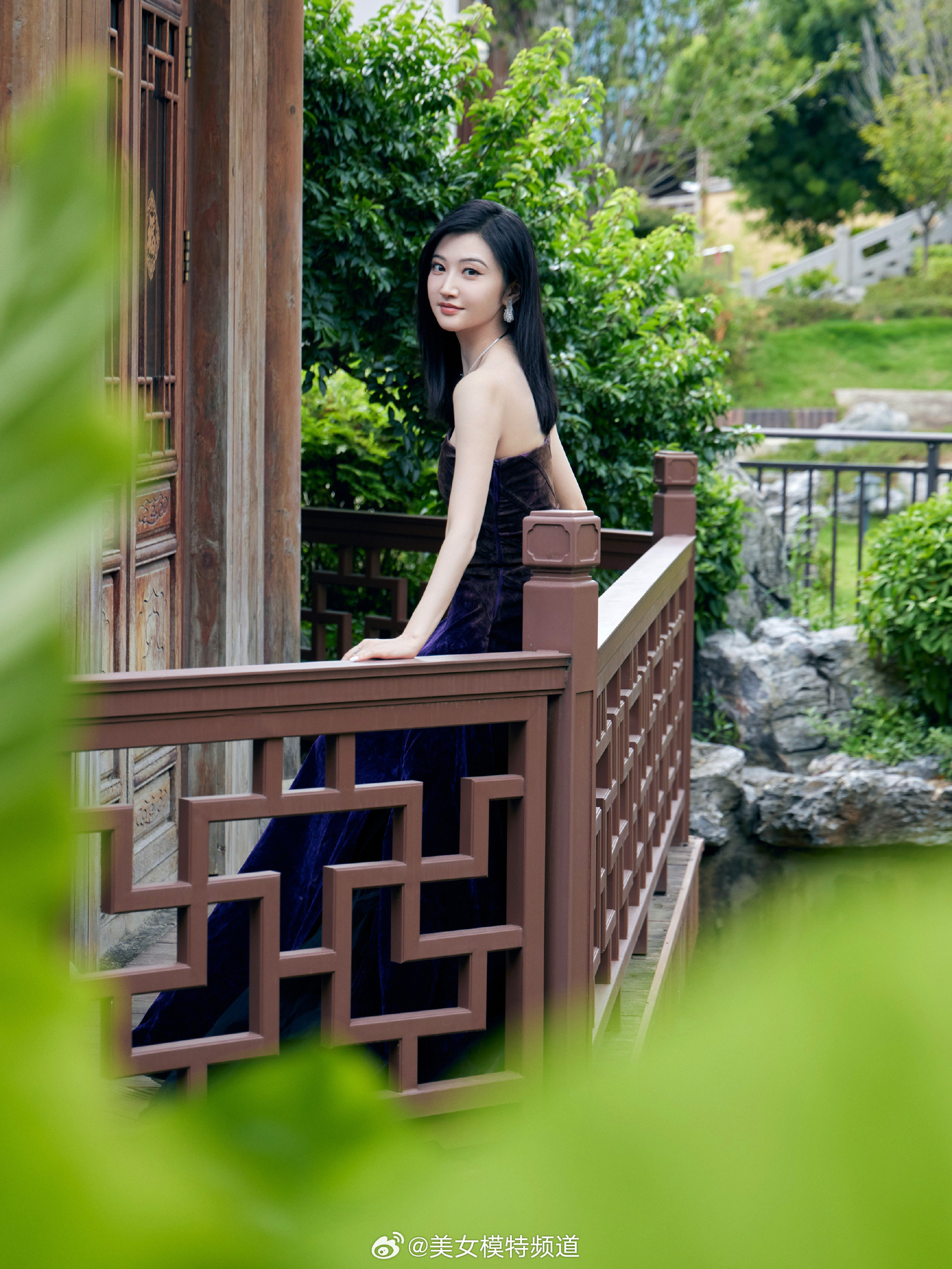 景甜渐变蓝色礼服写真