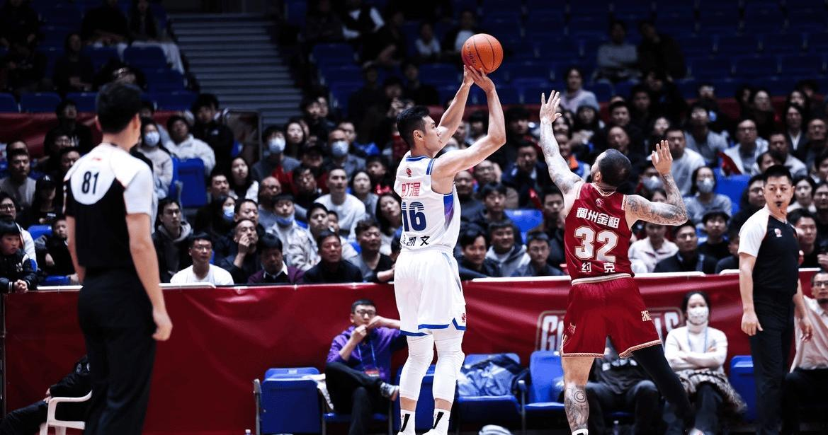 媒体人: 40分钟的比赛, 谁的外援发挥出色就能决定比赛胜负