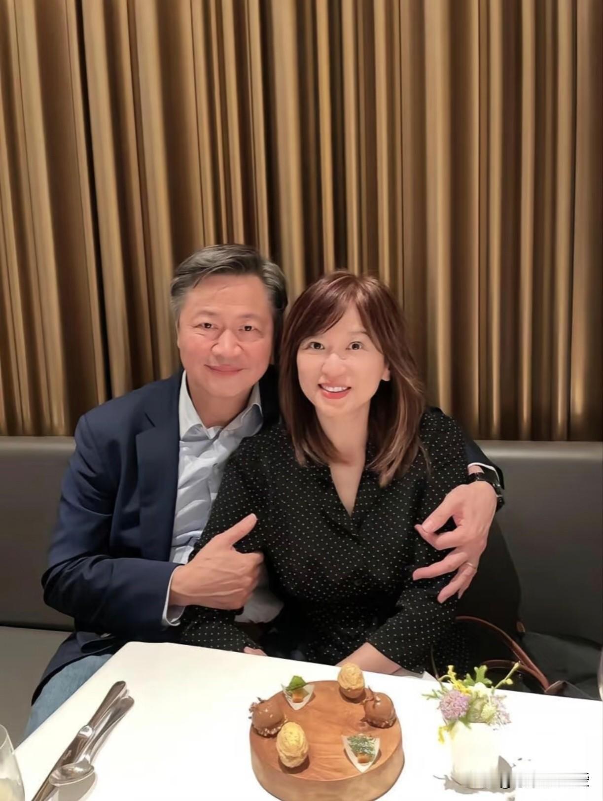 赖岳谦夫妇移居大陆，引发热议，成为“城市安利现场”近日，一则关于知名统派人士