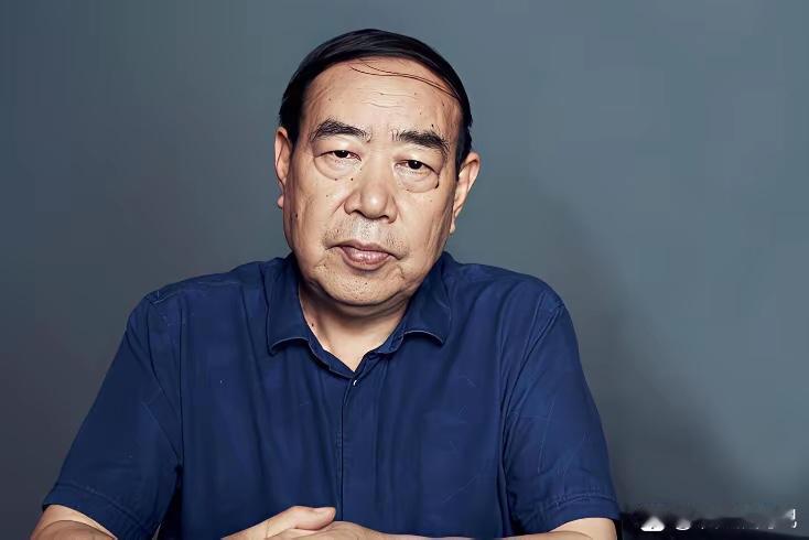 我就不明白了，他到底是做出了什么贡献嘛贾平凹的一双破烂不堪的草鞋，被当作珍宝一