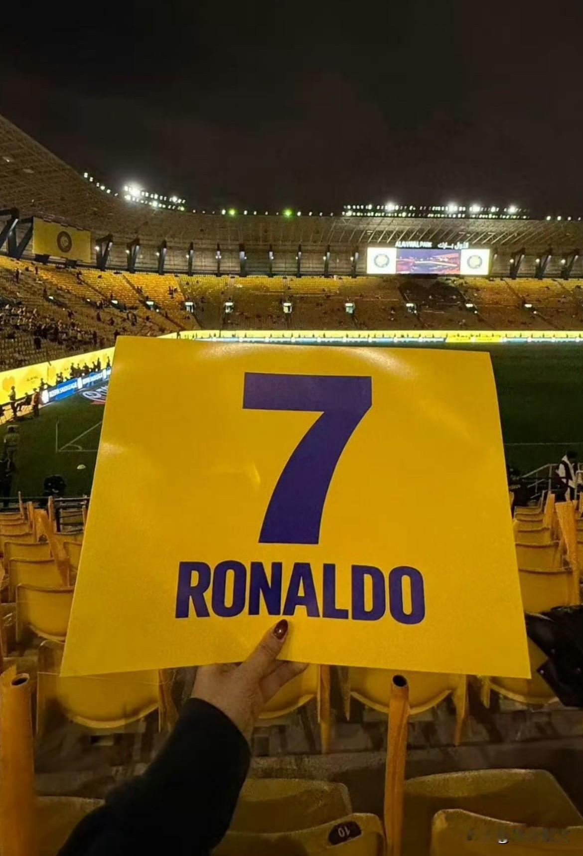 新闻：福克斯体育退出沙特职业联赛转播据报道，由于C罗纳尔多事件持续发酵，福克斯