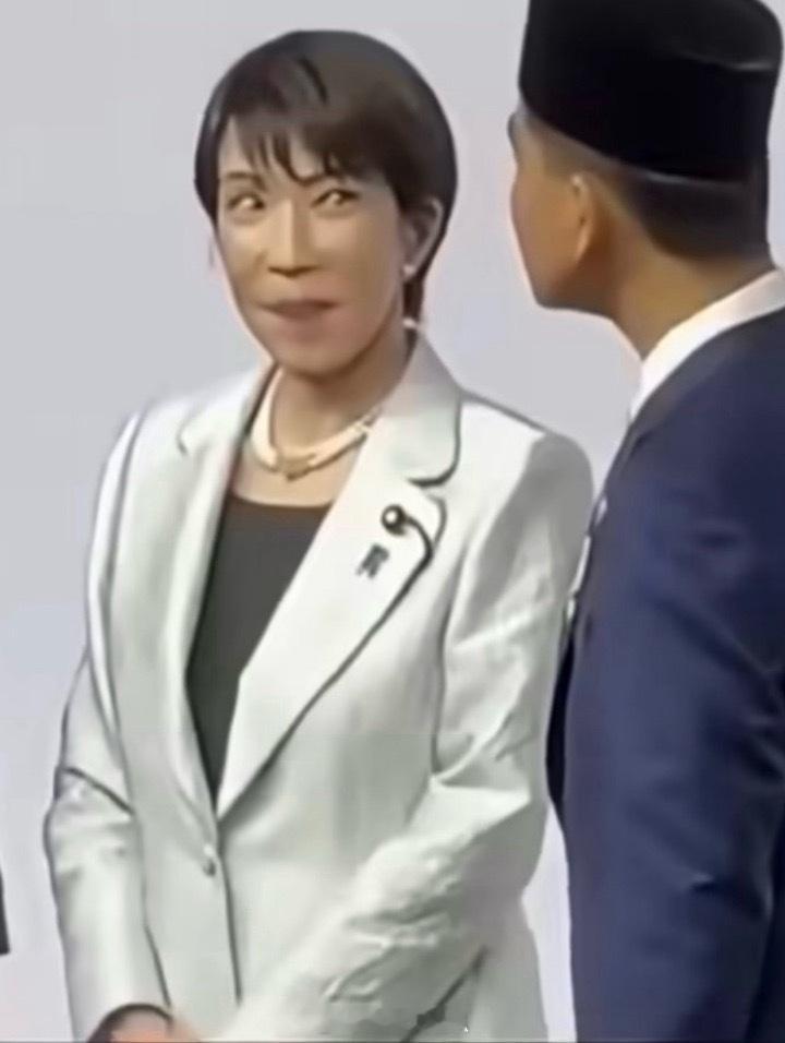 高市早苗被爆花8384万日元仍惨败8384万日元才300多万人民币，这就能花钱做