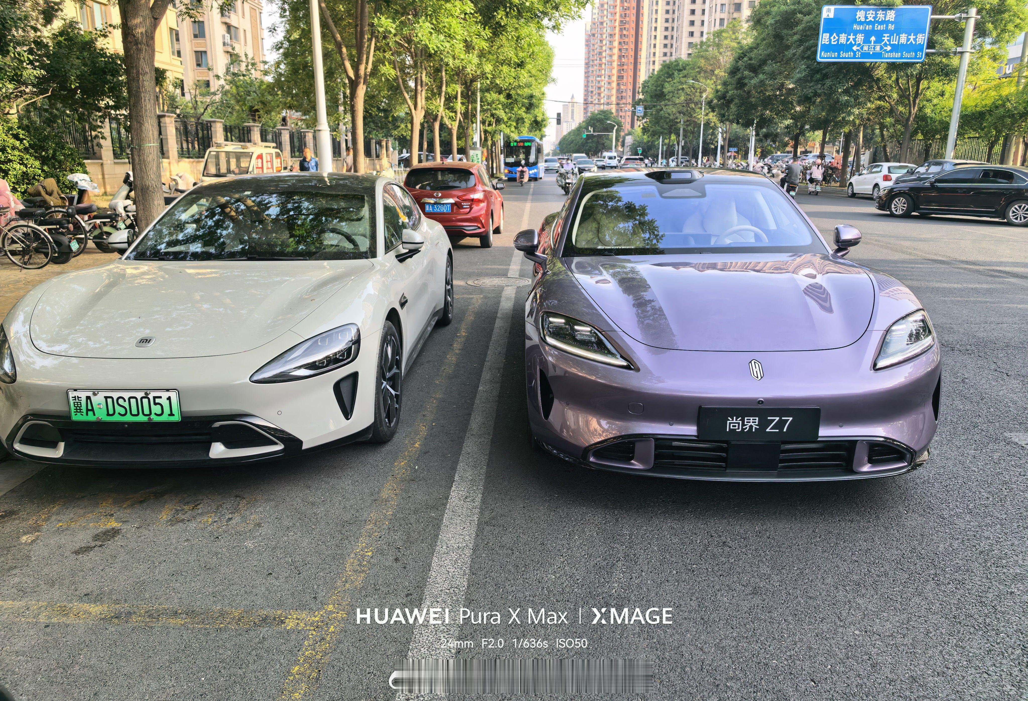 等前面车进地库的时候正好旁边停着辆小米SU7，放一块就发现了尚界Z7和小米SU