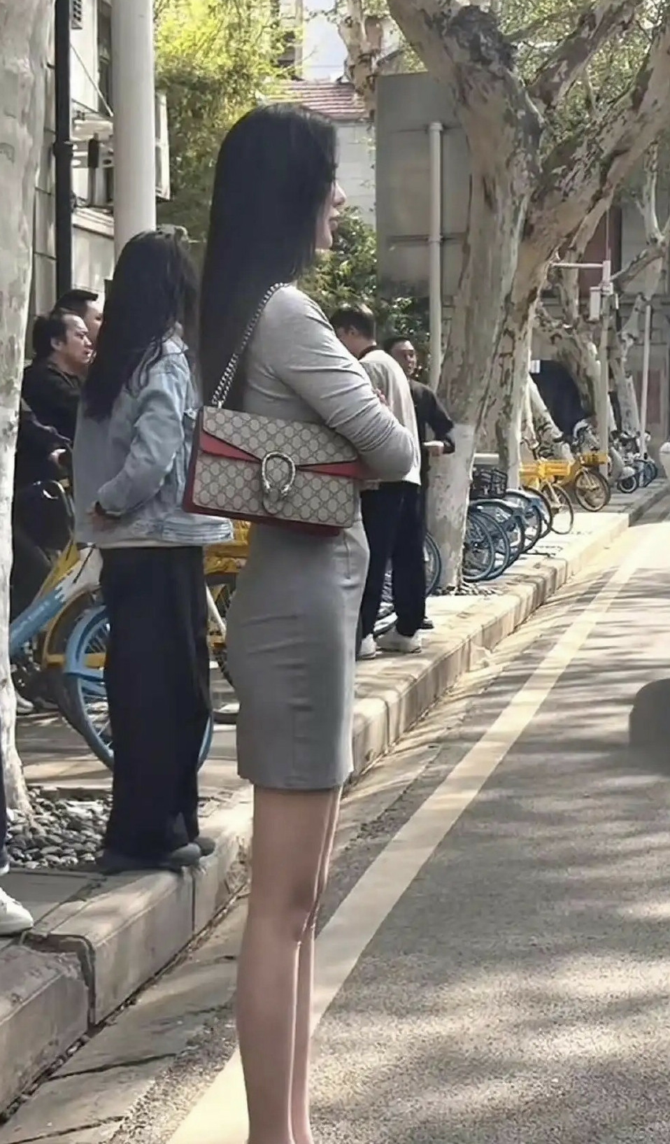 这么瘦居然也有小肚子呀
