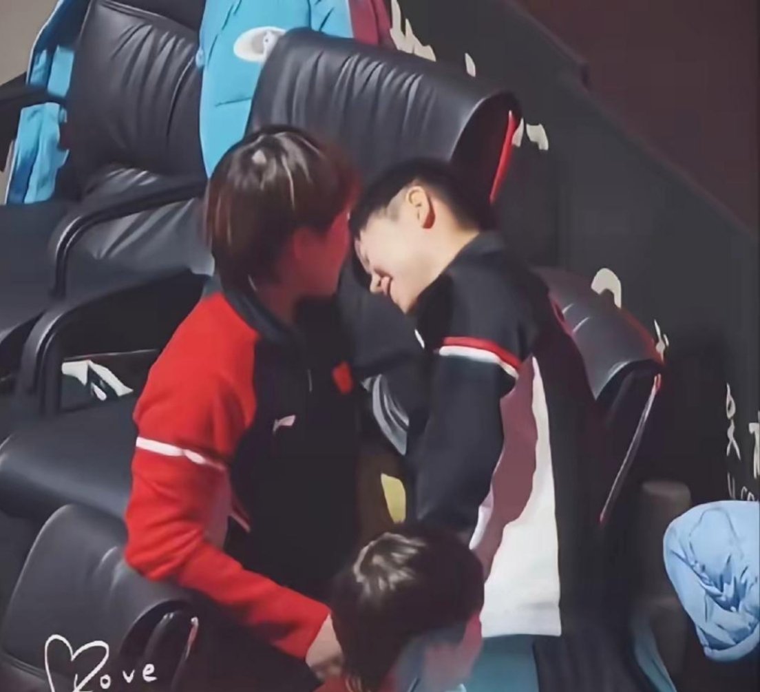 万万没想到，成都混团王艺迪成了最让人羡慕的运动员，不仅没上场比赛，场下各种聊天，