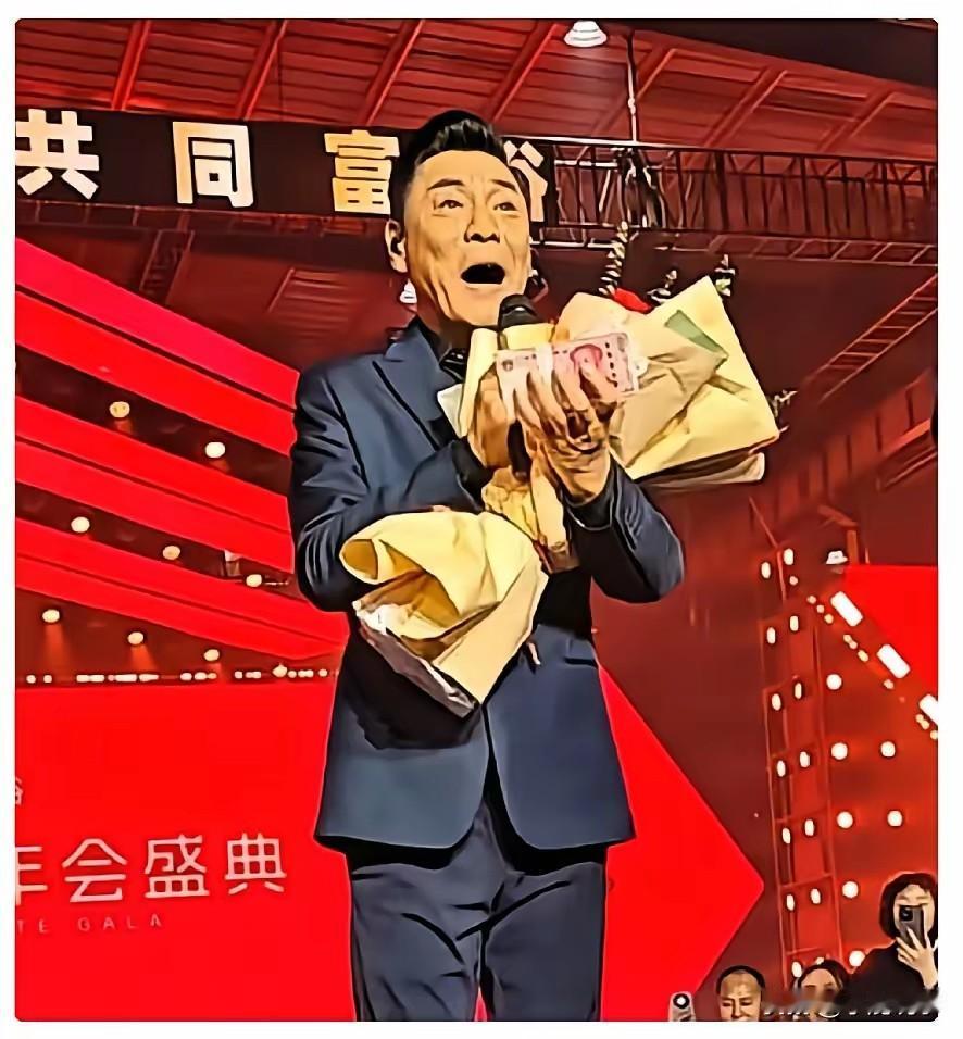 你发现没？屠洪纲把老板给的红包直接转给员工，真不只是会来事、给面子这么简单。