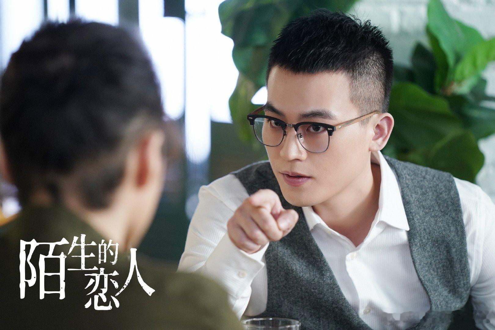 欧豪剧抛脸的含金量还在上升欧豪真的是演什么像什么嘞，多钟造型都能感觉他在闪闪发光
