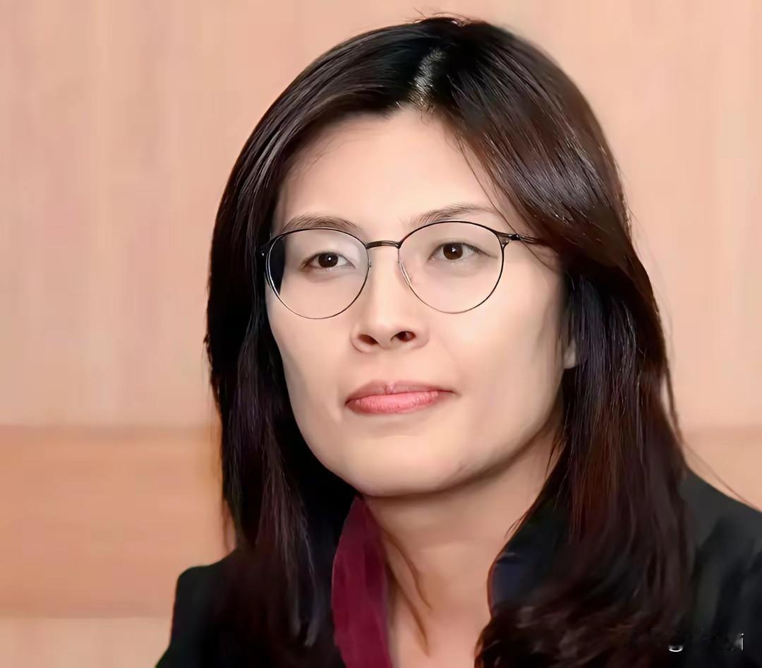 郑丽文最近把黄复兴党部从养老群聊拉回战斗状态，跑遍眷村办座谈，老兵二代被拉进群，