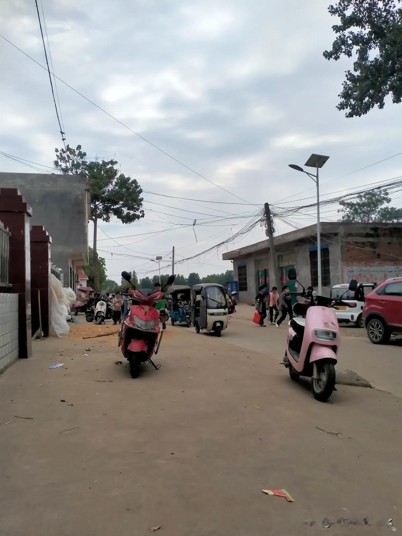 邻居家的大妈，都八十多岁了。生了病去医院住了些日子，出院的时候，医生叮嘱了好些话