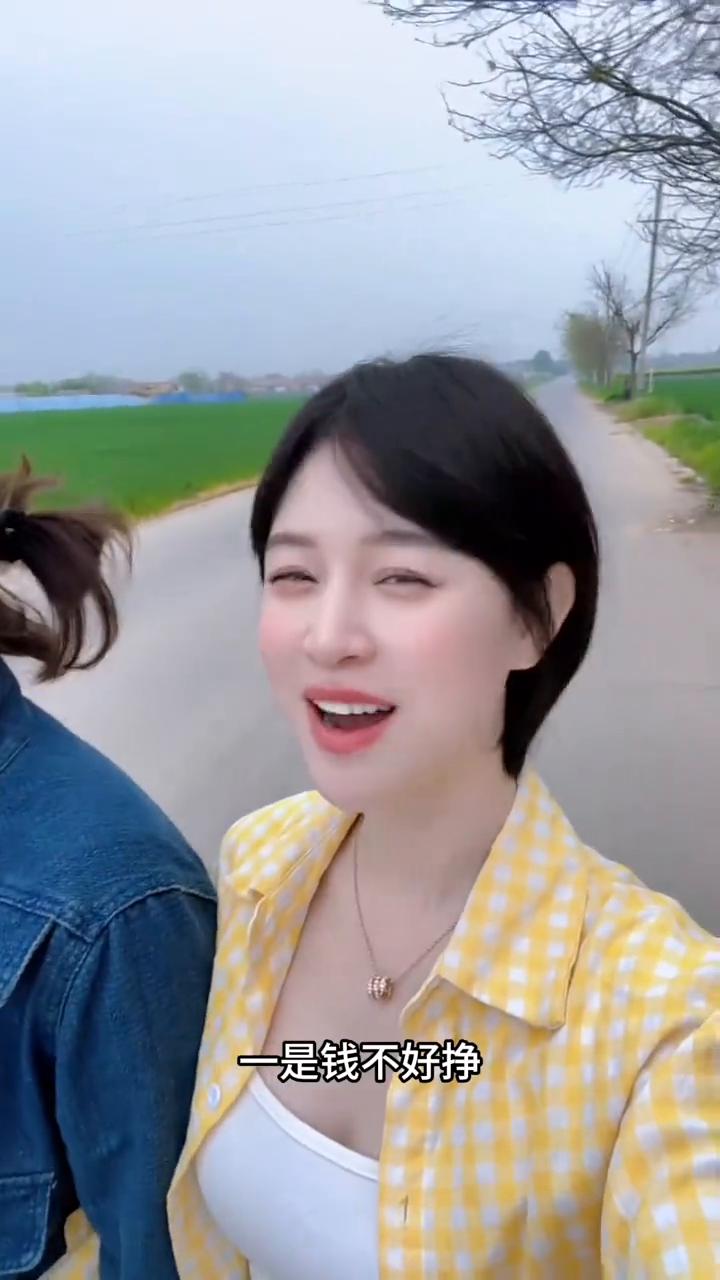 男人睡不着觉有三个原因：一是钱不好挣，想钱想的；二是吃不饱饿的；三是想女人想的。