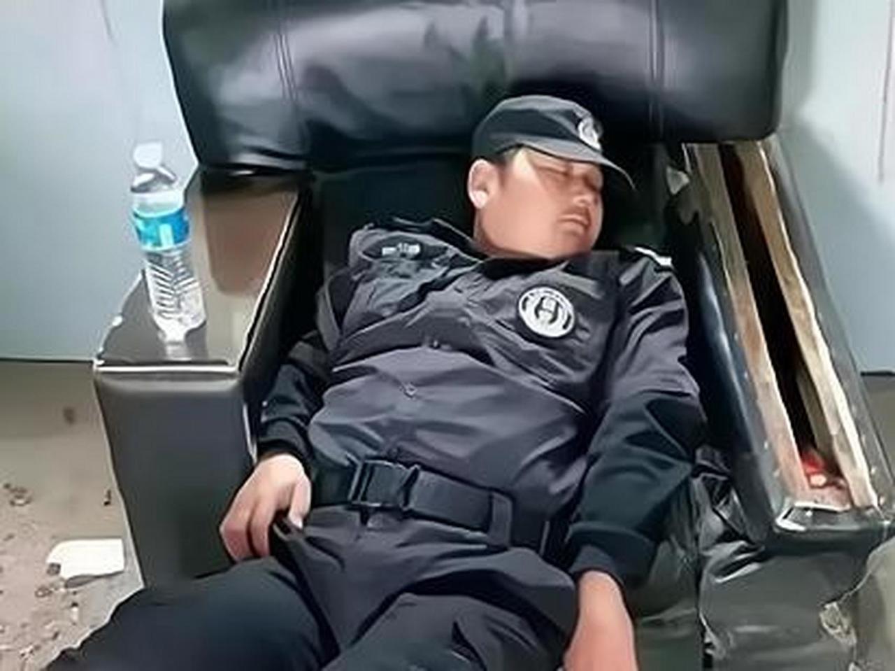 要这保安有啥用？交着物业费，车子丢了物业该不该赔偿？我们小区夜里出了件让人