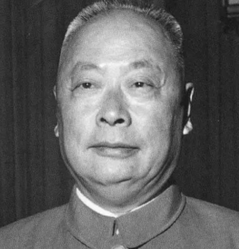 1949年，陈毅到上海一家面馆吃饭，正吃着，一老农走了进来，点了一碗阳春面。陈毅