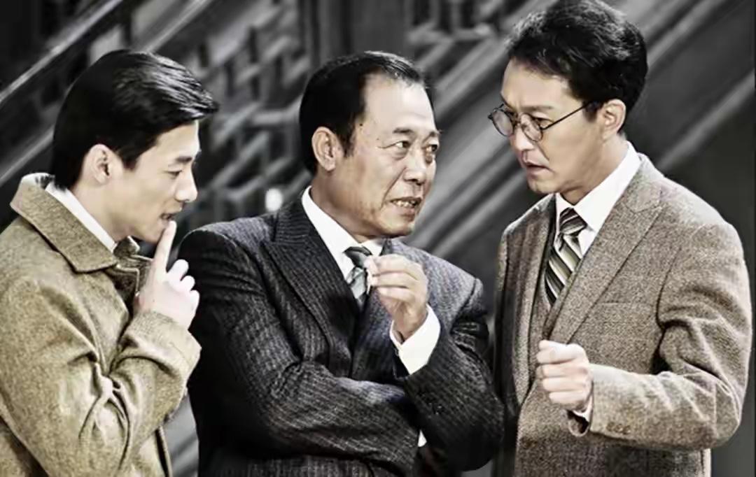 如何评价《潜伏》里的李涯？潜伏为什么比大部分谍战剧好一个档次？好就好在李涯的