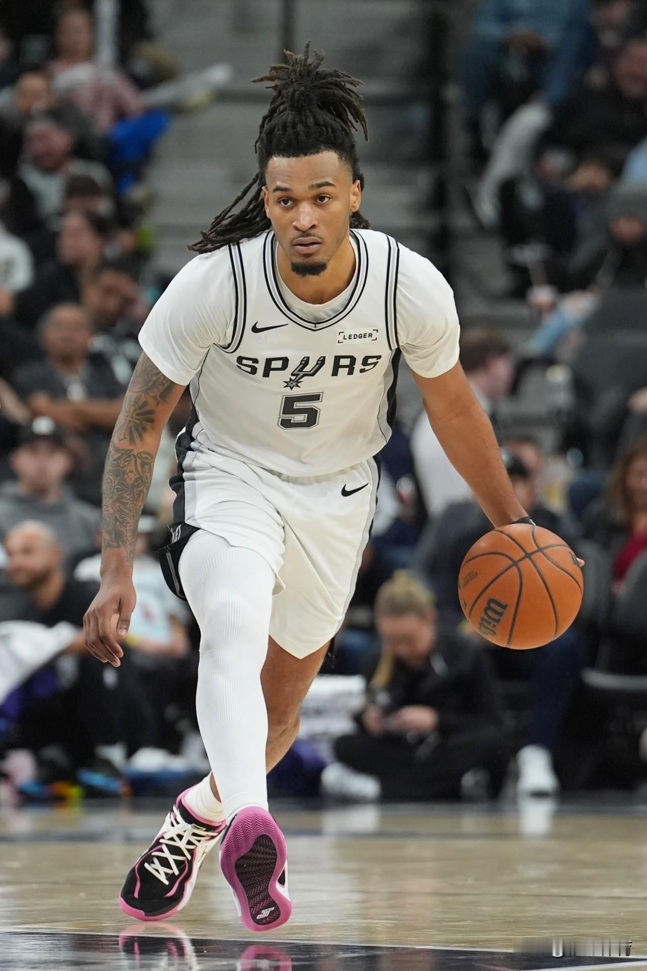 阿门和卡斯尔的数据真是太接近了，谁的上限更高就看投篮能力了：1、得分：阿门1